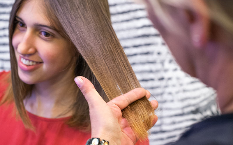 Keratynowe prostowanie włosów w salonie fryzjerskim Lusia na warszawskiej Ochocie